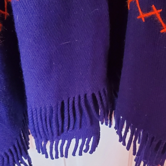 1970s Mexican Handmade Wool Poncho. - Picture 5 of 5